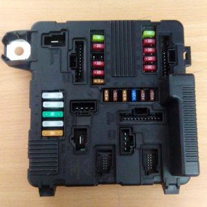 SİGORTA KUTUSU MEGANE II OTOMATİK ARAÇLAR İÇİN 8200306033-8200262385