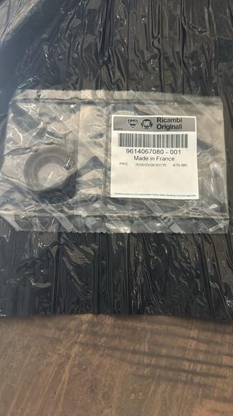 ŞANZUMAN ÖN KAPAK PRİZDİREK KEÇESİ P205-P206-P207-P208-P301-P306-P307-P308-P405-P406-EXPERT-PARTNER- BERLINGO-JUMPY-XSARA-C2-C3-C4-C5-DS3-DS4-SUCUDO